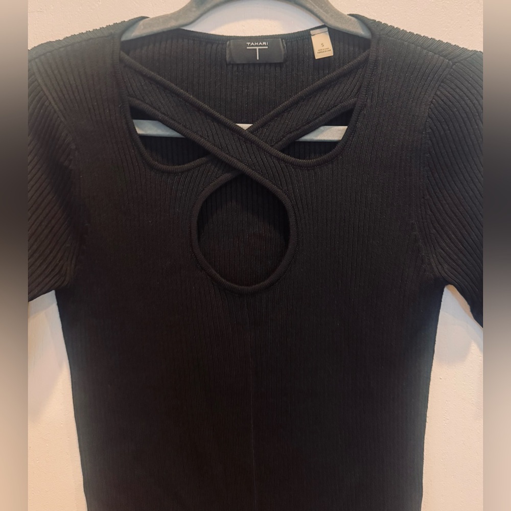 T TAHARI Short Sleeve Ribbed Keyhole Cutout Sweater Black Small